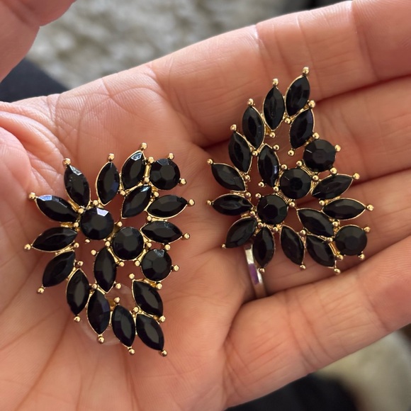 Source Unknown Jewelry - Black Rhinestone pierced Earrings Gold Tone 1.5” long NEW